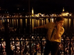 Móni és a főváros fényei